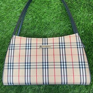Burberry purse!!😍